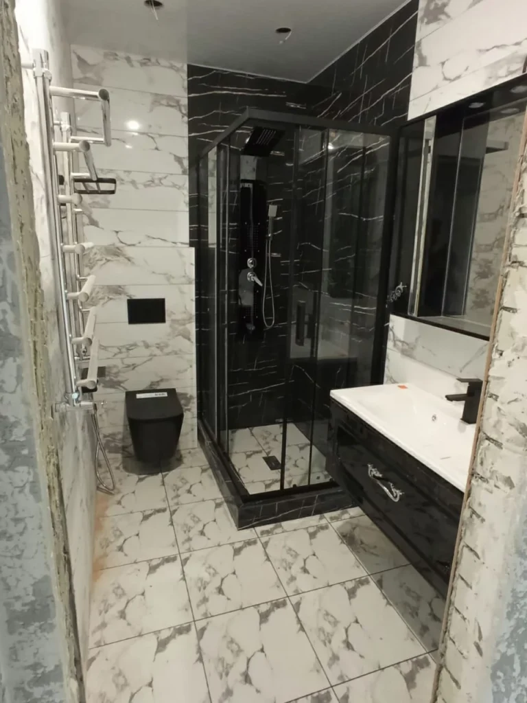 Ремонт ванных комнат в Москве 3 Отделка мрамором пола в душевой
