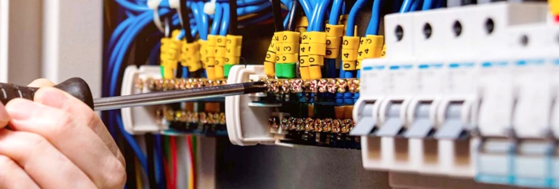 Электромонтажные работы в Сходне