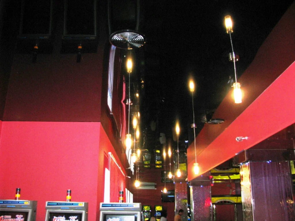 Потолки в офисном помещении